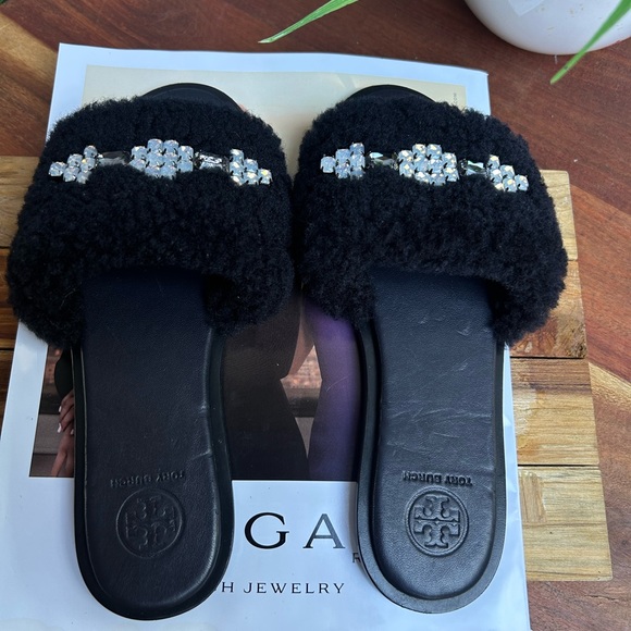 Tory Burch Shoes Tory Burch Aspen
Black Shearling Slide size 6 new $229 - Picture 5 of 14
